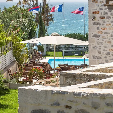 Otel Thirides 4*